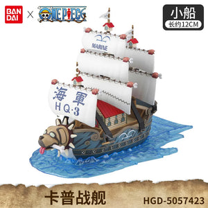 Figurine bateau One Piece représentant le navire Marine avec de nombreux détails colorés