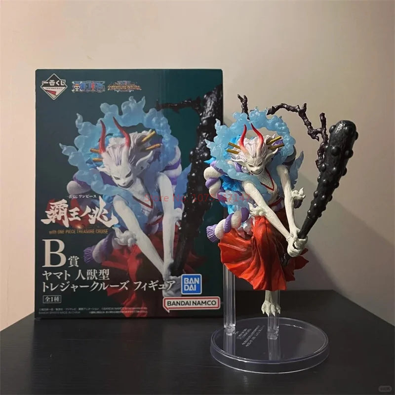 Figurine One Piece officielle représentant un personnage avec un bâton et une base transparente