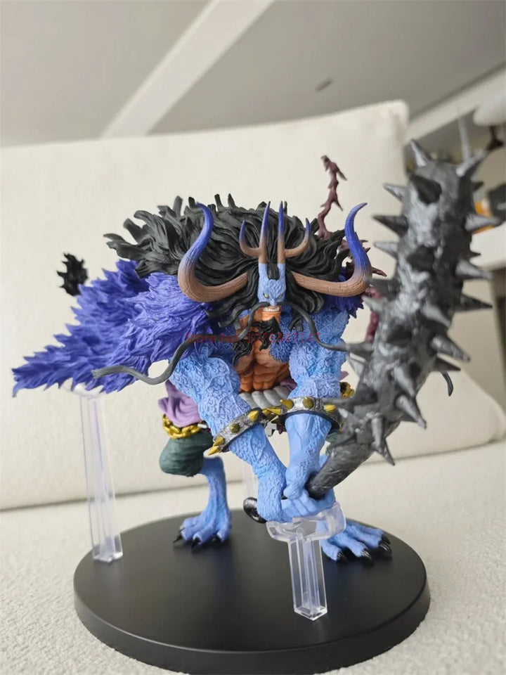 Figurine One Piece officielle de Kaido en détail avec des couleurs vives et une pose impressionnante