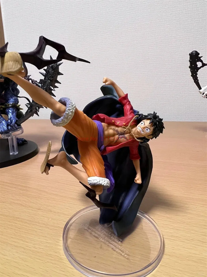 Figurine One Piece officielle de Luffy en action avec des détails réalistes et une pose dynamique