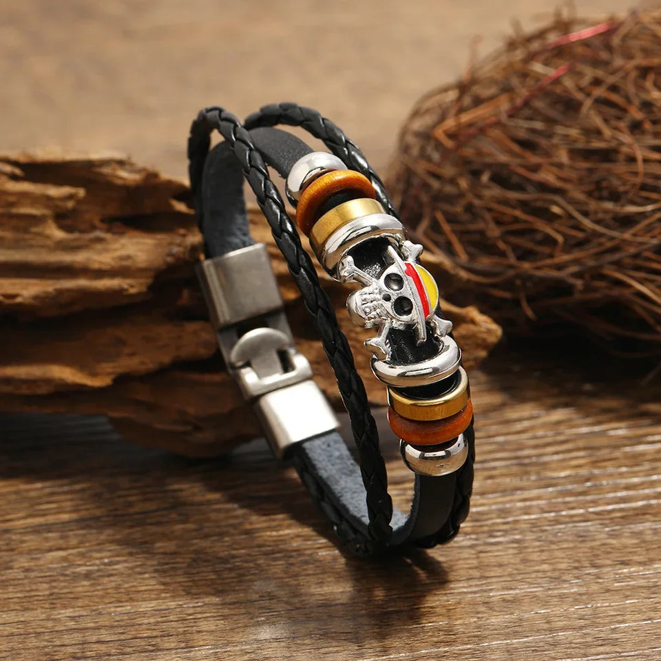 Bracelet chapeau de paille One Piece en cuir tressé avec des perles colorées et un motif de crâne