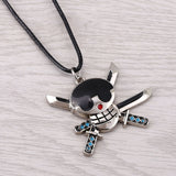Collier One Piece avec pendentif en métal représentant un personnage de pirate et épées