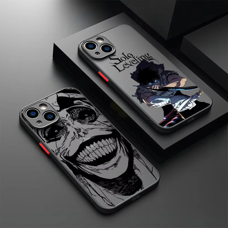 Coque iPhone Solo Leveling avec design artistique des personnages de la série populaire