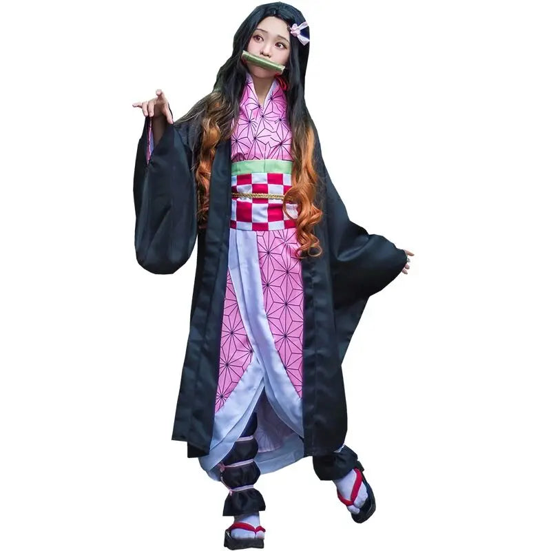 Costume Nezuko Kamado pour enfants avec robe noire et détails colorés pour fans d'animation