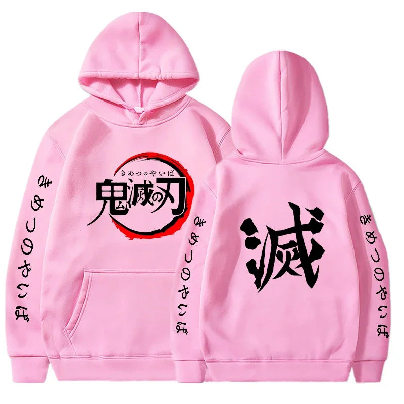 Sweat à capuche Demon Slayer en rose avec logo sur le devant et écriture sur les manches