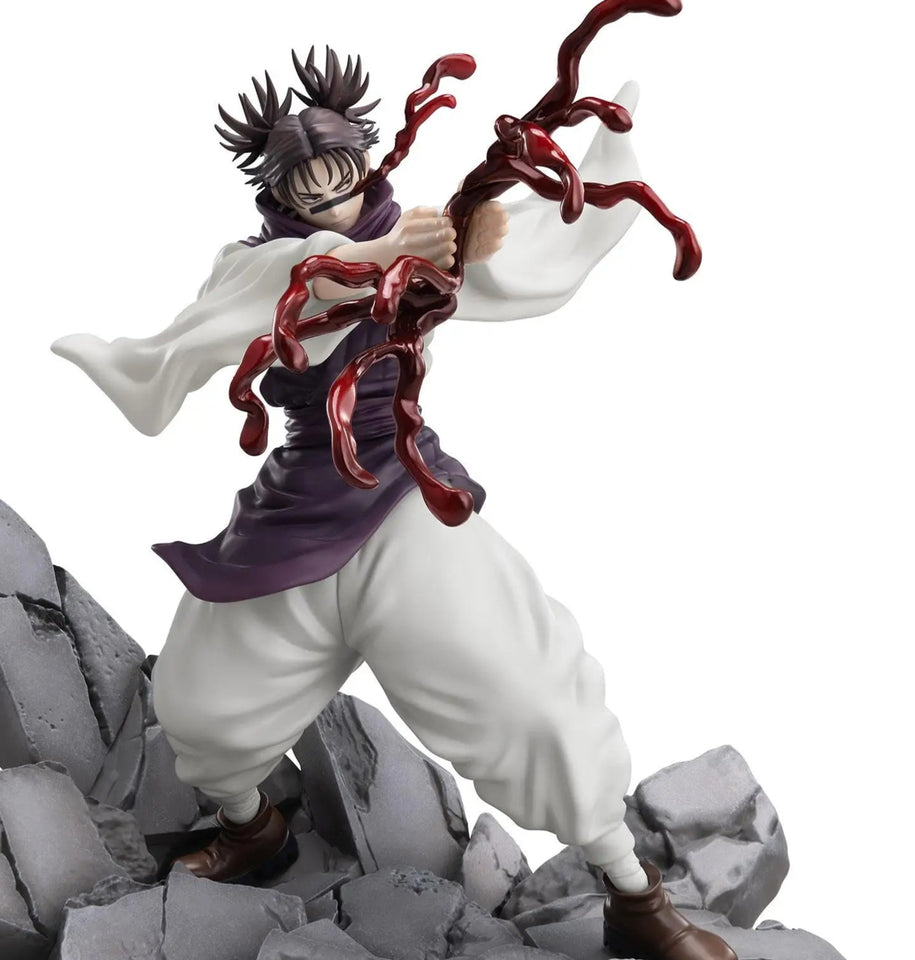 Figurine Choso Jujutsu Kaisen en action, avec des détails réalistes et une pose dynamique sur une base rocheuse