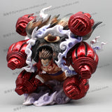 Figurine Luffy Gear 4 en action avec des effets dynamiques et des détails vibrants