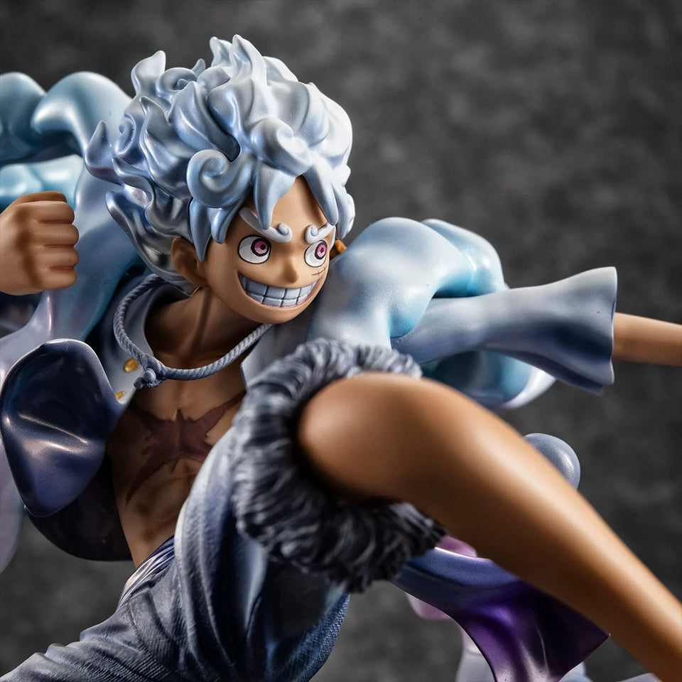 Figurine Luffy Gear 5 avec des détails réalistes et une pose dynamique pour les fans de One Piece