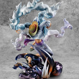 Figurine Luffy Gear 5 en action avec une cape de fumée et un chapeau de paille coloré