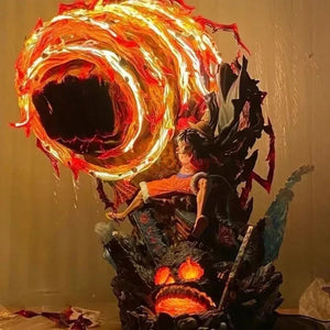 Figurine Luffy Red Rock avec effets de feu en arrière-plan pour les fans d'One Piece