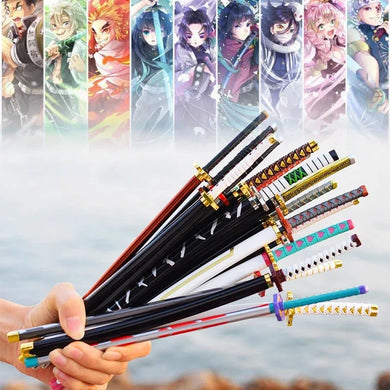 Collection de sabres katana Tanjiro Kamado avec designs colorés pour les fans d'anime