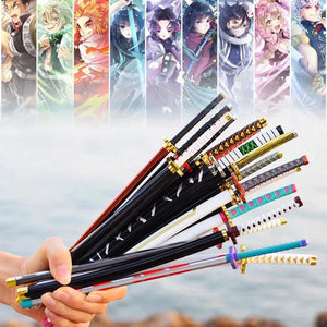 Collection de sabres katana Tanjiro Kamado avec designs colorés pour les fans d'anime