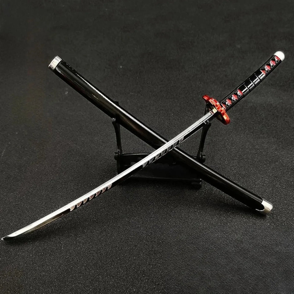 Épée katana Tanjiro Kamado sur support noir, finition élégante et détails méticuleux
