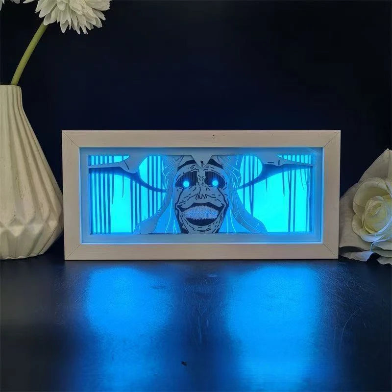Lampe sculptée Solo Leveling avec un éclairage bleu et un design artistique d'un personnage animé