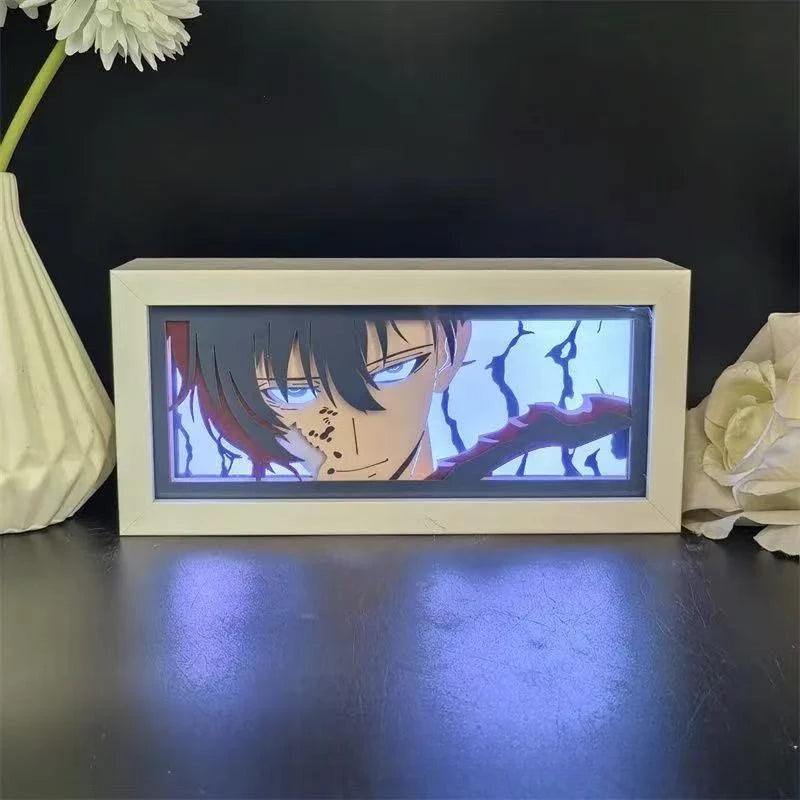 Lampe sculptée Solo Leveling avec une image de personnage sur fond noir