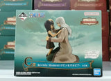 Figurine One Piece 15 cm représentant un moment touchant entre deux personnages dans une boîte colorée