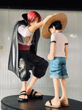 Figurine One Piece 15 cm représentant Shanks et Luffy, détail soigné des personnages en PVC