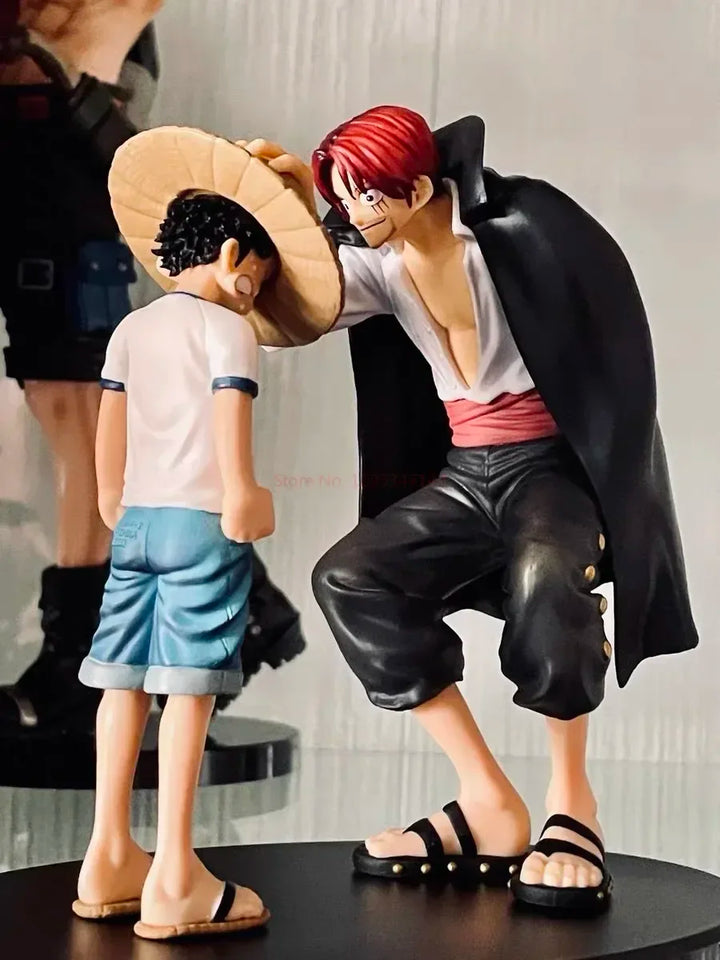 Figurine One Piece 15 cm représentant Shanks et Luffy en pleine conversation.