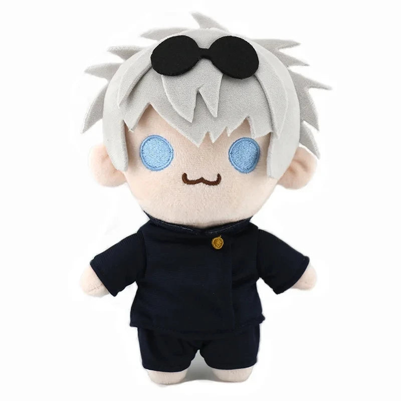 Peluche kawaii Jujutsu Kaisen de personnage avec cheveux argentés et costume noir