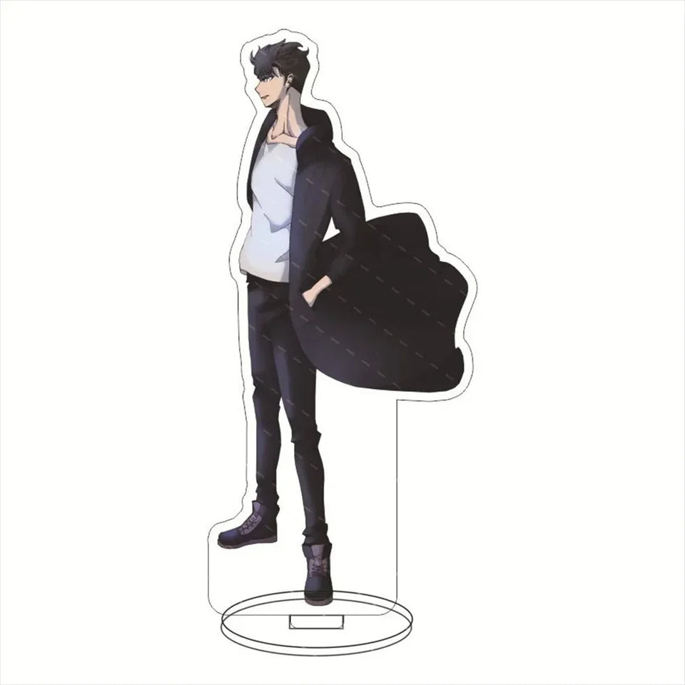 Porte-clé acrylique Solo Leveling avec personnage stylisé debout en tenue moderne et cape