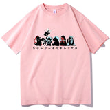 T-shirt rose Solo Leveling avec des personnages colorés en style graphique sur le devant