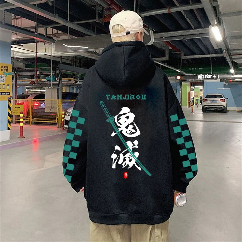 Sweat imprimé manga noir avec capuche et design Tanjiro au dos pour les fans d'animation