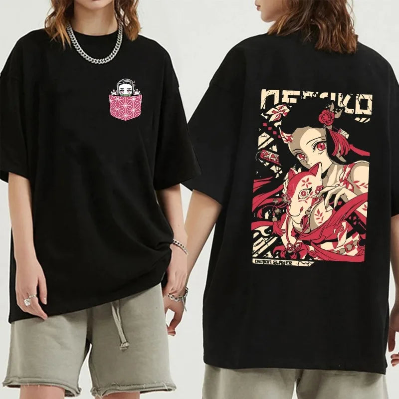 T-shirt femme Nezuko noir avec un design coloré sur le dos et une poche avant graphique