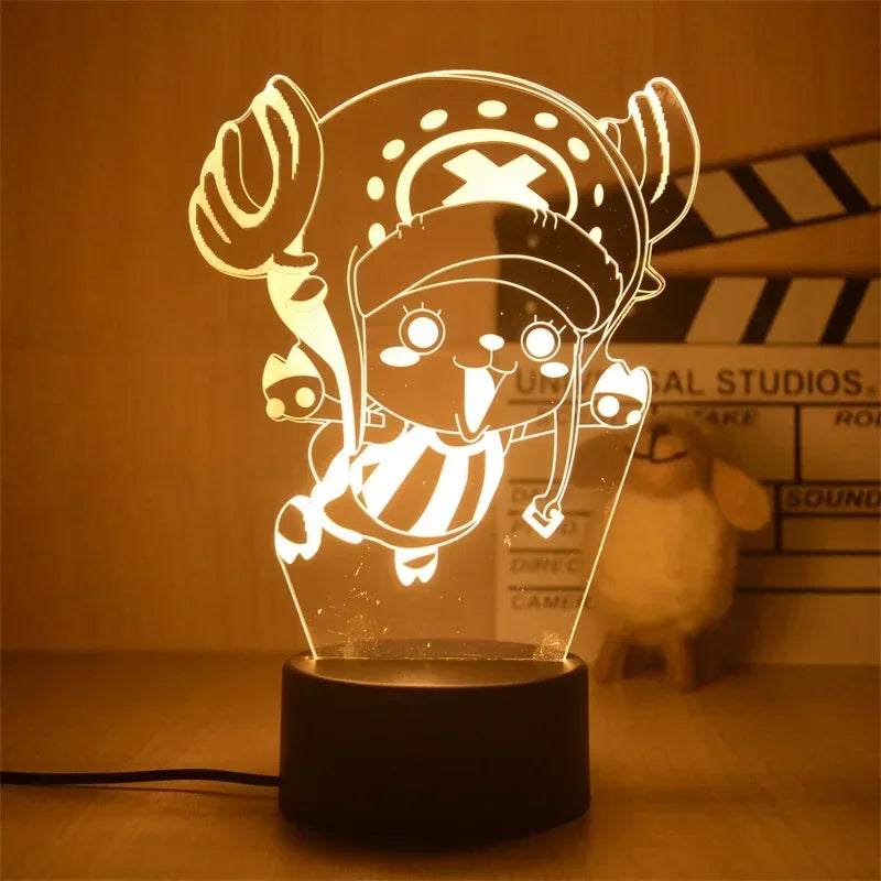 Veilleuse 3D One Piece représentant le personnage Chopper avec une base lumineuse en bois